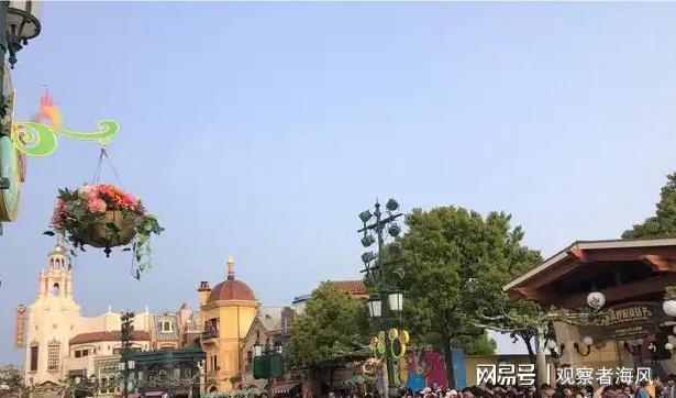 迪士尼互殴后续！视频流出一家三口被打无力招架更多猛料被扒